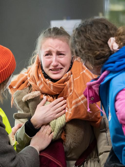 Ukraine-Konflikt - Flüchtlinge kommen in Berlin an
